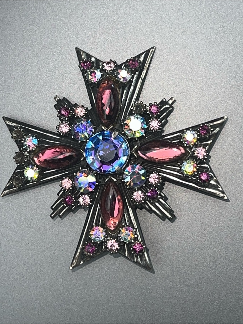 Florenza Vintage Florenza Starburst Maltese Cross Cabochon Pendant
& Brooch Pin